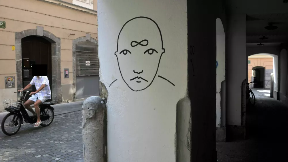 - ilustrativna fotografija  beg moganov,meditacija,razsvetljenje,miljenje,razmiljanje,moped //FOTO: Toma Zajelnik