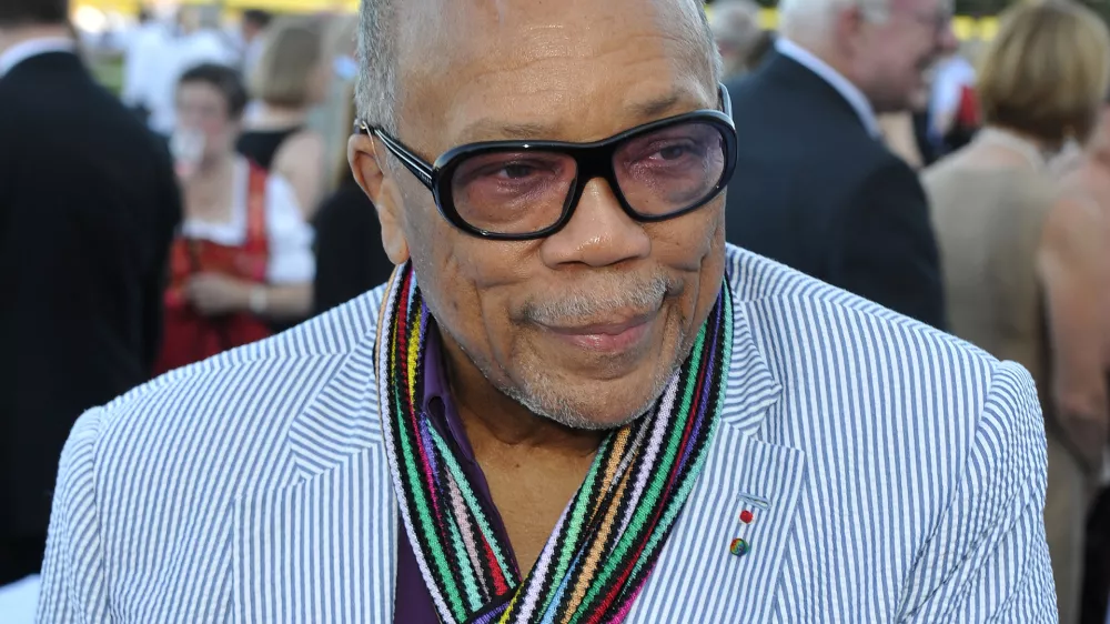 FILED - 21 July 2015, Bavaria, Munich: US-American jazz trumpeter and music producer Quincy Jones stands at the summer reception of the Bavarian State Parliament at Schleissheim Palace. Jones died on Sunday evening at his home in Bel Air in Los Angeles surrounded by his family, his spokesperson announced. Photo: Ursula D&uuml;ren/dpa