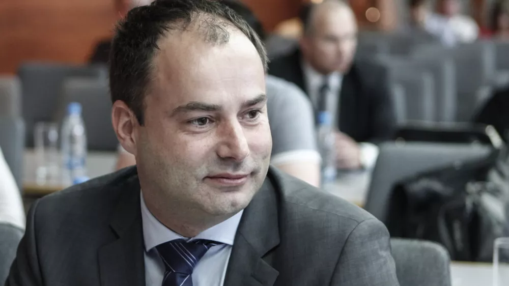 predsednik Uprave Zavarovalnice Triglav Andrej Slapar,- 09.06.2015 --- 40. skup&scaron;čina delničarjev Zavarovalnica Triglav - delničarji odločali o dividendi v predlagani vi&scaron;ini 2,5 evra, uprava - nadzorni svet (NS)  ///FOTO: Luka Cjuha.