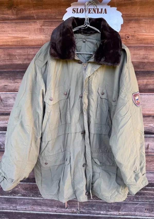 Zimska častni&scaron;ka bunda. Vir: edrazbe.si