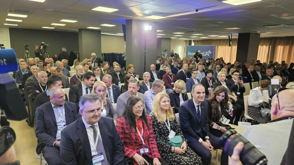 Z ustanovnim kongresom je danes zaživela stranka Demokrati. 