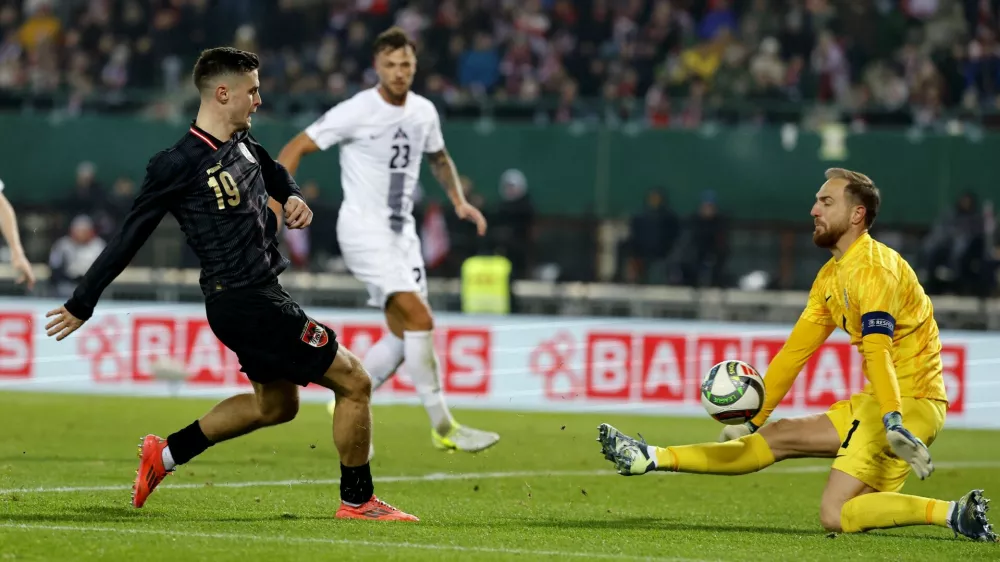 Nogometa&scaron;i Avstrije na Dunaju v ligi narodov niso premagali Slovenije (1:1), ki jo zdaj čaka boj za obstanek v drugi kakovostni skupini. Foto: Reuters