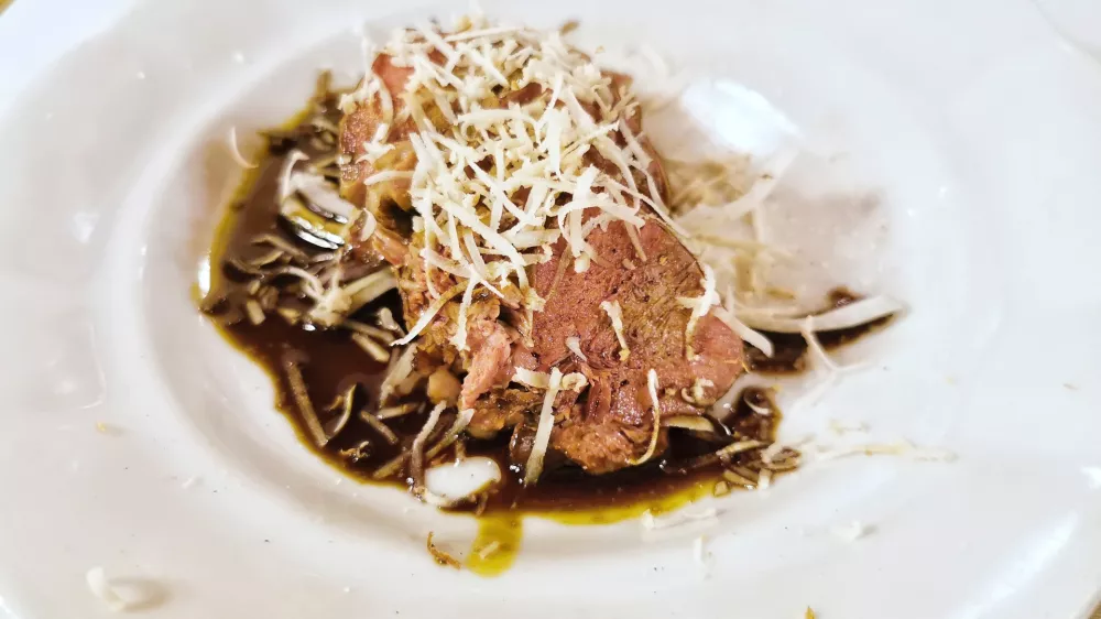 Dimljen svinjski jezik, Gostilna Mihovec