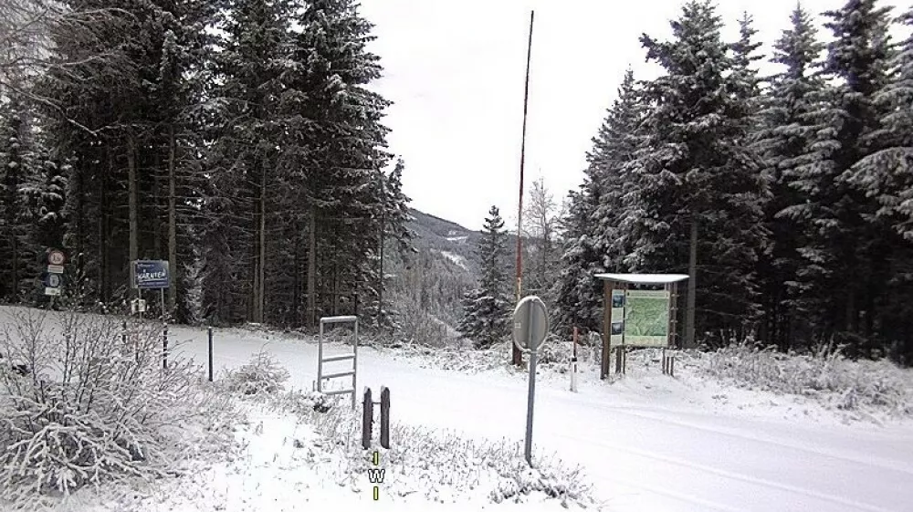 Na Pavličevem sedlu je zapadlo 10 centimetrov snega. Vir: Arso