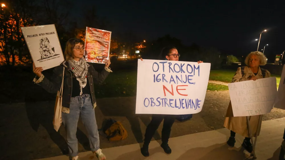 30.10.2024 - zbor predstavnikov Gibanja za pravice Palestincev pred košarkarsko tekmo med slovenskim klubom Cedevita Olimpija in izraelskim klubom Hapoel Bank Yahav Jerusalem, na katerem bodo izrazili podporo Palestincem ter nasprotovanje sodelovanju Izraela na mednarodnih športnih tekmovanjih.FOTO: LUKA CJUHA