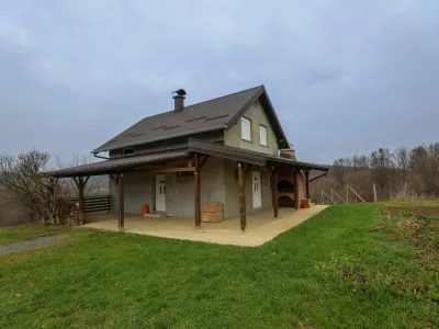 V vasi blizu Varaždina so v začetku decembra na dvori&scaron;ču hi&scaron;e na&scaron;li zakopani trupelci dojenčkov. 