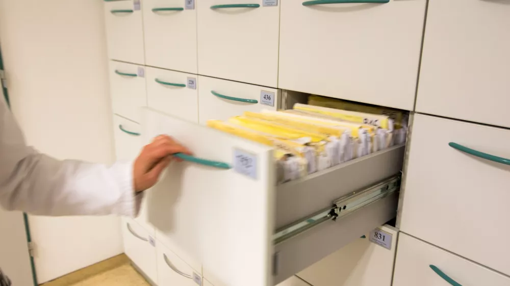 - 21.11.2017, Ljubljana - zdravstvo, ambulanta, zdravnik, cepljenje, ordinacija, kartoteke, predalnikFoto: Matjaž Ru&scaron;t