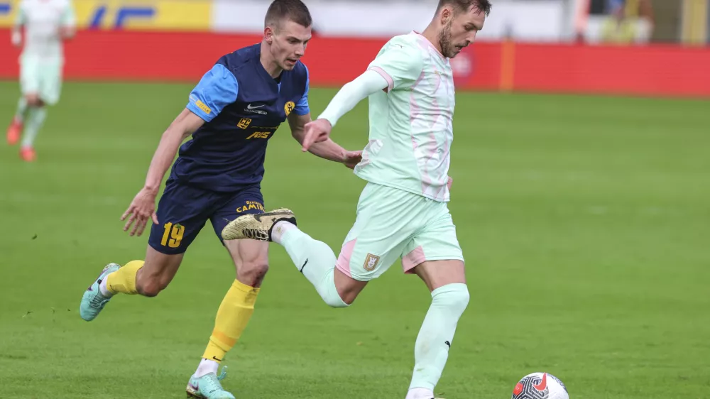Pedro Lucas, Mark Zabukovnik- 03.11.2024 - nogomet - 1.SNL - Celje: Olimpija, stadion v Celju//FOTO: Jaka Gasar