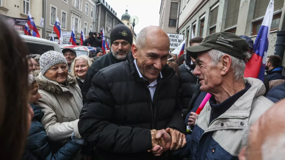 - Janez Jan&scaron;a, predsednik stranke SDS.- 12.12.2024. - Neprijavljen shod v podporo Janezu Jan&scaron;i ob sojenju v zadevi Trenta v Celju pred Okrožnim sodi&scaron;čem.//FOTO: Bojan Velikonja