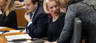 Poslanci so s 33 glasovi za in 50 glasovi proti zavrnili predlog za razrešitev predsednice DZ Urške Klakočar Zupančič. Foto: STA