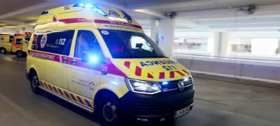 simbolična fotografija - nujna medicinska pomoč - reševalno vozilo - rešilec- 25.09.2018 - Kirurška klinika UKC Ljubljana - Urgentni kirurški blok - urgenca - reanimacijski prostor – ogled simulacije na mestu dejanskega sprejema politravmnatiziranega poškodovanca //FOTO: Luka Cjuha.