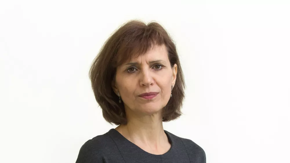 - 17.02.2017 - Tanja Lesničar Pučko, novinarka - kolumnistka- Dnevnik 2017 - portret za komentarje in kolumne - komentatorji - kolumnisti - novinarji - //FOTO: Nada Žgank