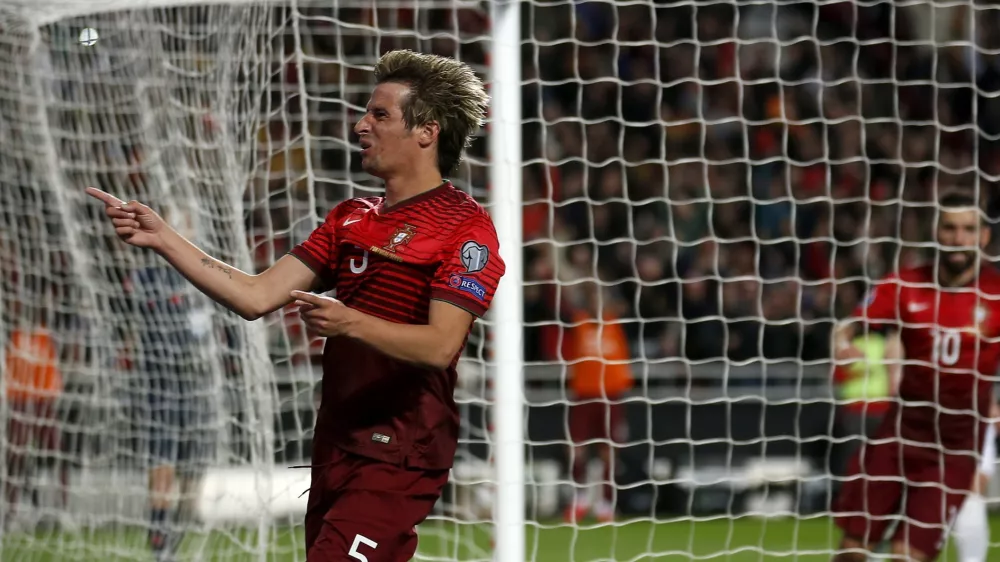 Portugal's Fabio Coentrao celebrates his goal against Serbia during their Euro 2016 qualifier soccer match at Luz stadium in Lisbon March 29, 2015. REUTERS/Rafael Marchante - RTR4VDU1