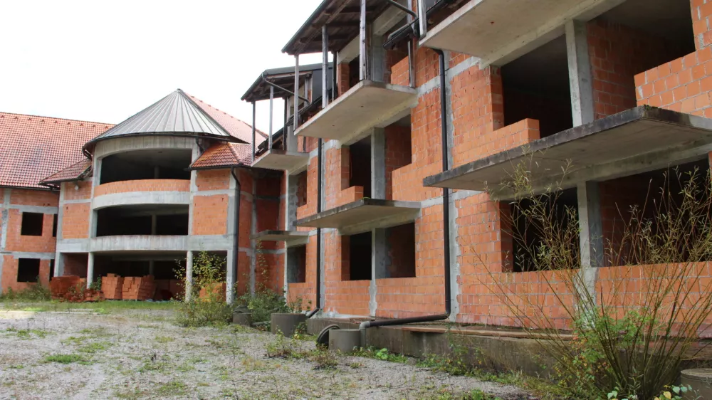 Dom za starejše je že od leta 2007 v tretji gradbeni fazi. Foto: Dragana Stanković