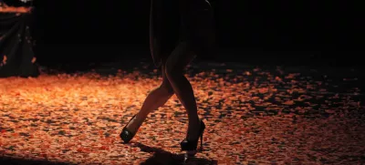  - simbolična fotografija - ženska, ženske noge, visoke pete, prostitucija //FOTO: Luka Cjuha