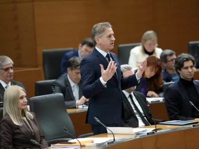 27.01.2025 -redna seja DZ, poslanska vprašanja predsedniku vlade, Robrt BolobFoto: Tomaž Skale