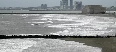 FILE PHOTO: Waves crash on the shore of the Gulf of Mexico, after newly sworn-in U.S. President Donald Trump signed an executive order to change the name of the Gulf of Mexico to the Gulf of America, in Boca del Rio, Veracruz state, Mexico January 21, 2025. REUTERS/Yahir Ceballos/File Photo