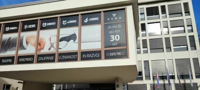 Impozantna stavba sredi Maribora je bila zgrajena leta 1965, pred šestimi leti je dobila tudi prizidek. / Foto: Mojca Marot