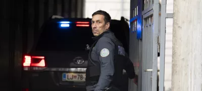 Policija Kriminal7.12.2024 Privedba treh osumljencev za mafijski umor Satka Zovka pred preiskovalnega sodnika. Okrožno sodišče v Ljubljani. FOTO: Nik Erik Neubauer