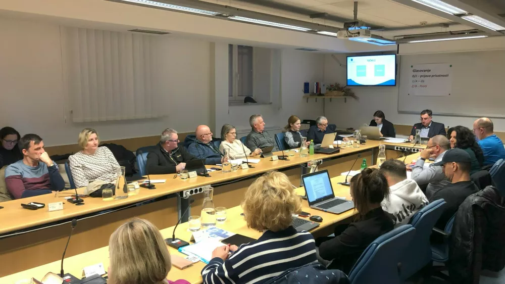 Občinski svet Jesenice je v drugem branju vendarle potrdil leto&scaron;nji proračun.&nbsp;Foto: Eva Branc