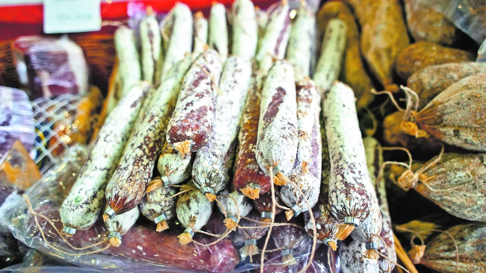 - ilustrativna fotografijahrana,salama,suha salama, suhe salame, suhe mesnine,italijanska salama,klobasa   //FOTO: Tomaž Zajel&scaron;nik