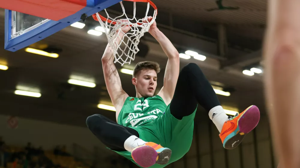 Luka Ščuka in action during ABA League 2023-2024 regular season basketball match between Cedevita Olimpija and Krka in Ljubljana, Slovenia on December 16, 2023. Foto: Filip Barbalic