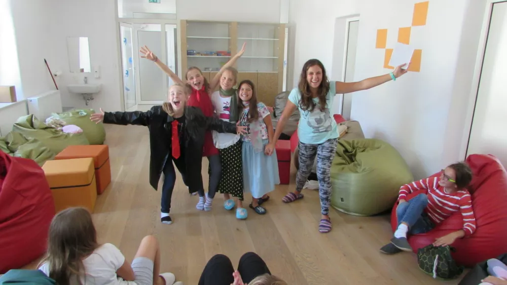 Druženje, navajanje na samostojnost in razvijanje različnih spretnosti so nekatere od koristi udeležbe učencev v &scaron;oli v naravi. Fotografija je simbolična. Foto: arhiv C&Scaron;OD Cerkno