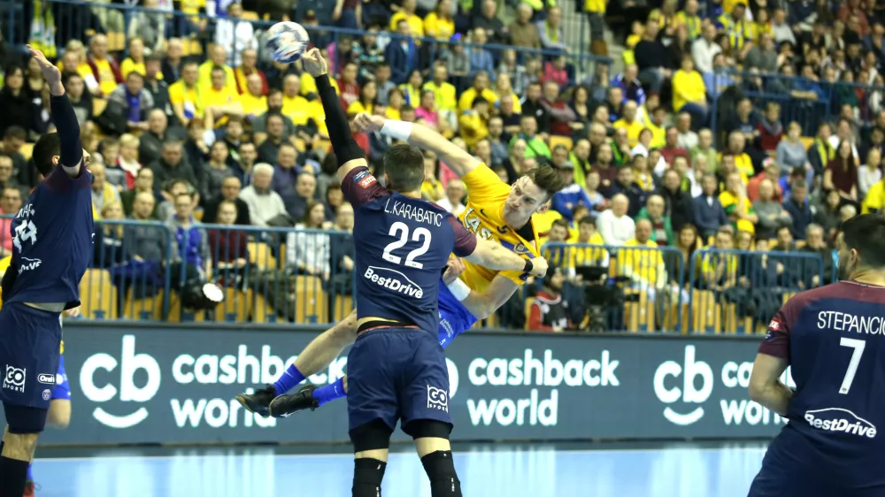 ﻿Luka KarabatiÄŤ v prekrĹˇku nad Jako Malusom