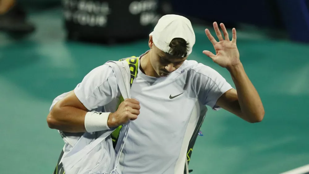 Tennis - Mexican Open - Arena GNP Seguros, Acapulco, Mexico - February 26, 2025 Denmark's Holger Rune reacts after retiring injured from his round of 16 match against Brandon Nakashima of the U.S. REUTERS/Henry Romero
