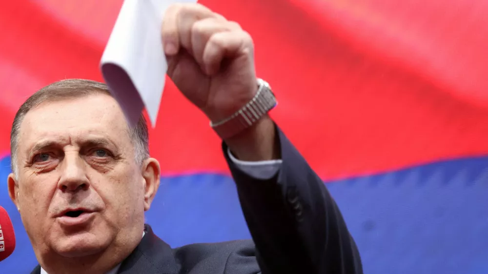 President of Republika Srpska (Serb Republic) Milorad Dodik addresses his supporters reacting to court decision on charges that he defied rulings by an international peace envoy, in Banja Luka, Bosnia and Herzegovina, February 26, 2025. REUTERS/Amel Emric