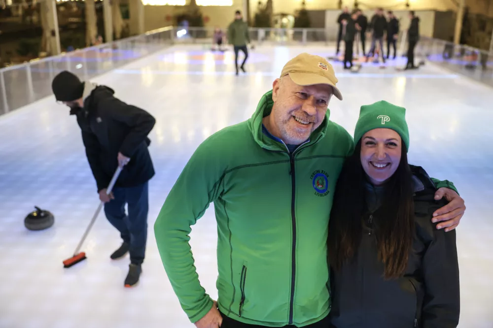 Curling poslovno ligo na Ledeni pravljici sta zakuhala Gregor Rigler in Nina Benič. Foto: Jaka Gasar