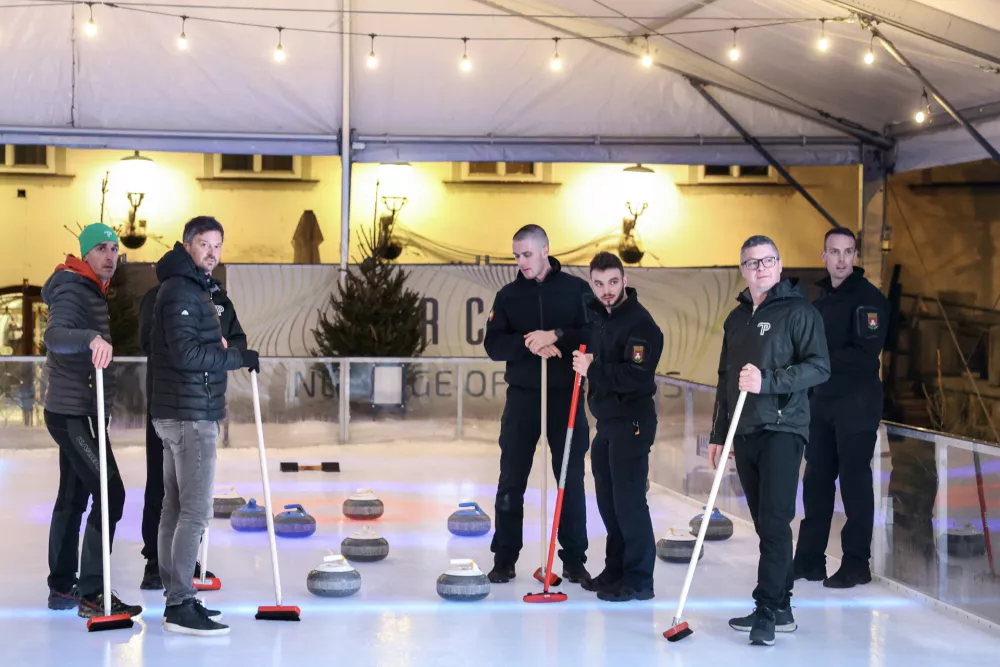 Resno je bilo tudi med ekipo JP LPT in ljubljansko gasilsko brigado. Foto: Jaka Gasar