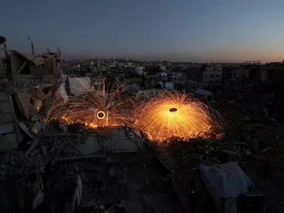 Palestinians spin steel wool sparklers amid the rubble of buildings, ahead of the holy fasting month of Ramadan, amid a ceasefire between Israel and Hamas, at Jabalia refugee camp, northern Gaza Strip, February 28, 2025. REUTERS/Mahmoud Issa   TPX IMAGES OF THE DAY