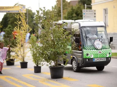 Občina Domžale bo spomladi bogatejša za dve vozili na električni pogon, občani so jih poimenovali Domžalček. F Jure Gubanc