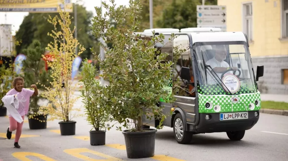 Občina Domžale bo spomladi bogatejša za dve vozili na električni pogon, občani so jih poimenovali Domžalček. F Jure Gubanc