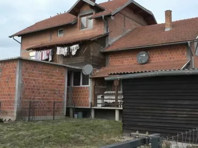 hiša v Brčkem, kjer so našli 31 otrok