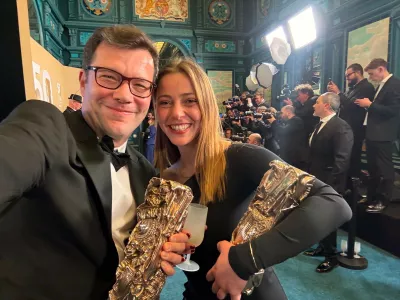 Francija, Pariz.Ponovno je na podelitvi francoske filmske nagrade cezar slavil hrvaski film Moz, ki ni mogel molcati Nebojse Slijepcevica. Prejel je cezarja za najboljsi igrani kratki film. Nebojsa Slijepcevic in francoska koproducentka Noelle Levenez. Foto: Norfolk Films