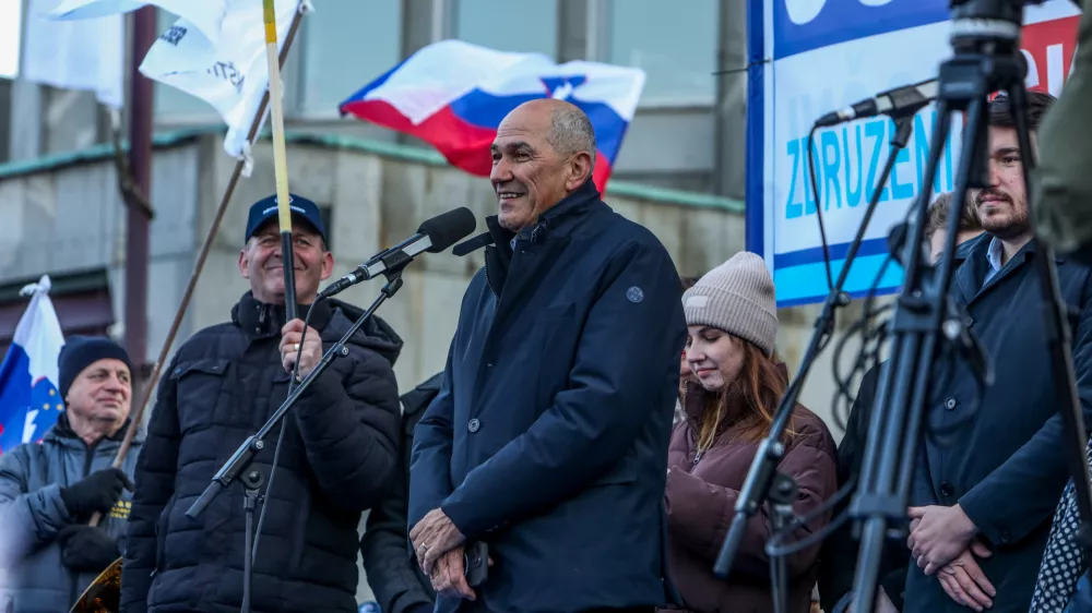 -Janez Jan&scaron;a, - 19.02.2025. 17. protest kvazi upokojencev in zavoda, ali karkoli že 1. oktober proti vladi Roberta Goloba pod vodstvom kriminalca Pavla Ruparja.//FOTO: Bojan Velikonja