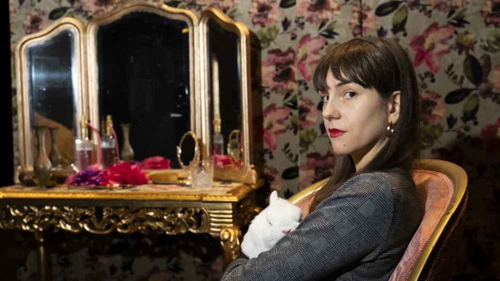 Po prvi pesniški zbirki z naslovom Rane je Anja Novak - Anjuta nedavno izdala še nadaljevanje z naslovom Žilažili. Foto: Nik Erik Neubauer