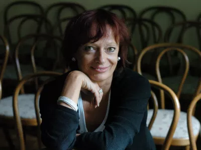 dr. Manca Košir, doktorica filoloških ved - visokošolska učiteljica - Izredna profesorica FDV, Preučuje in poučuje novinarski diskurz in etiko. Je ekspert za časopisne novinarske žanre, //FOTO: Jaka Adamič