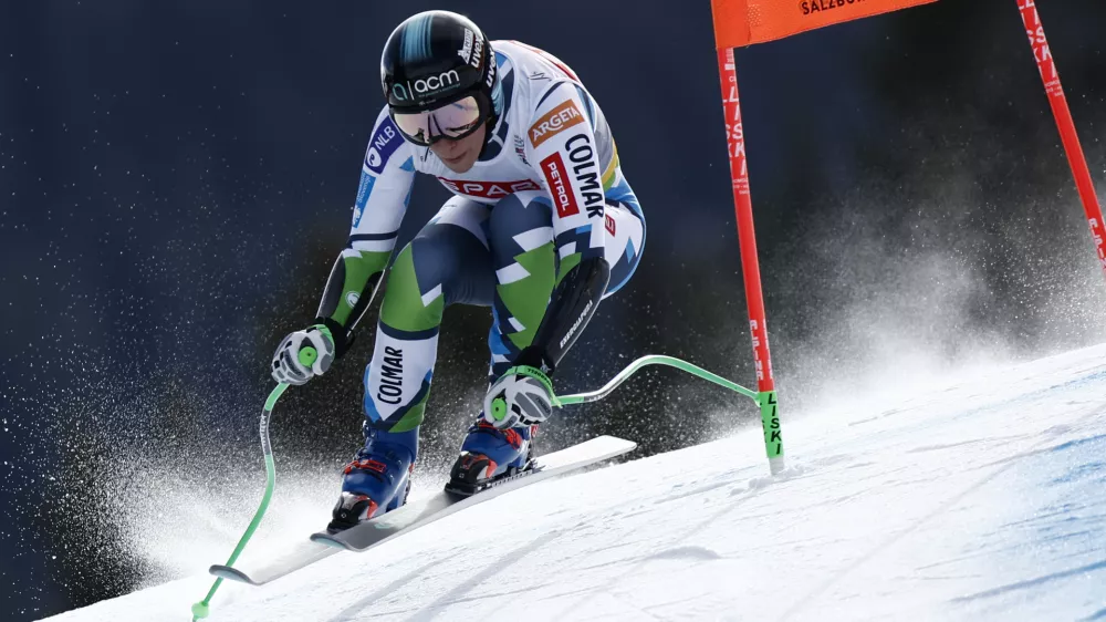 Slovenia's Ilka Stuhec speeds down the course during a women's Super-G, at the Alpine Ski World Championships, in Saalbach-Hinterglemm, Austria, Thursday, Feb. 6, 2025. (AP Photo/Gabriele Facciotti)