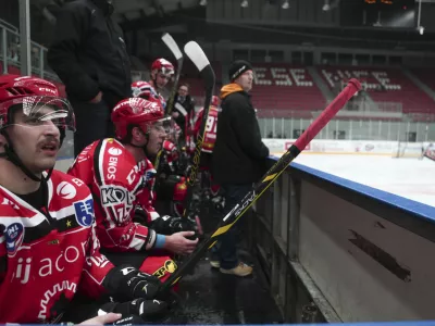 - 01.12.2015 - Hokej - HDD SIJ Acroni: HDD Olimpija, Pokal Slovenije - finale slovenskega pokala na Jesenicah -- Hokejisti Telemacha Olimpije so v finalni tekmi pokala Slovenije premagali Sij Acroni Jesenice s 4:0 (0:0, 2:0, 2:0) in postali prvi slovenski pokalni zmagovalci.  //FOTO: Luka Cjuha.