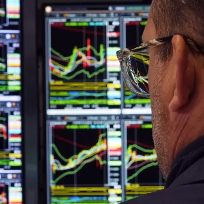 Nepredvidljivost ukrepov povečuje gospodarsko negotovost, a Trump je napovedane carine že večkrat preložil, kar kaže, da pod (pre)močnim pritiskom vendarle popušča. Foto: AP