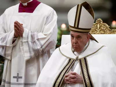 FILE PHOTO: Pope Francis attends the Vespers prayer service to celebrate the conversion of St. Paul at St. Paul's Basilica in Rome, Italy, January 25, 2023. REUTERS/Guglielmo Mangiapane/File Photo