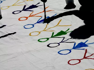 - ilustrativna fotografija - otroci, otroštvo, risanje, medčloveški odnosi, čopič, roka.- 6. mednarodni festival za otroke s posebnimi potrebami Igraj se z mano 2012 - //FOTO: Bojan Velikonja