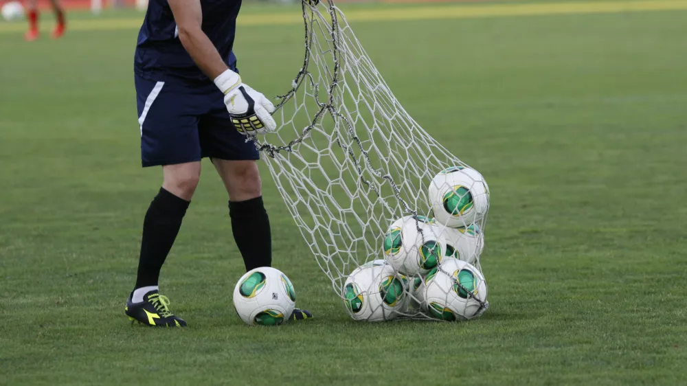  - simbolična fotografija - - nogomet - nogometna žoga - žoge - nogometaš - nogometni igralec - športnik //FOTO: Tomaž Skale