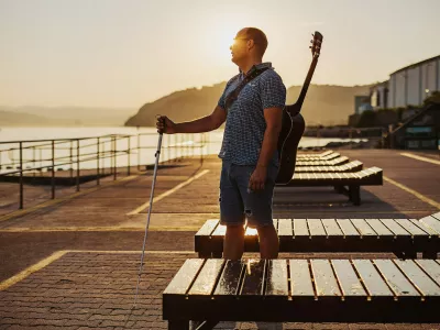 Glasbenik in kantavtor Aleksander Novak je spregovoril tudi o grenkih izkušnjah, s katerimi se je kot glasbenik soočal zaradi svoje slabovidnosti. F Dragan Zlatanovič