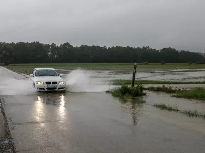 Ljubljansko barje- 16.09.2022 - Močno deževje in poplave v Ljubljani - neurje - meteorna voda je zalila več garaž, podhodov, kletnih in stanovanjskih prostorov, Foto: Luka Cjuha
