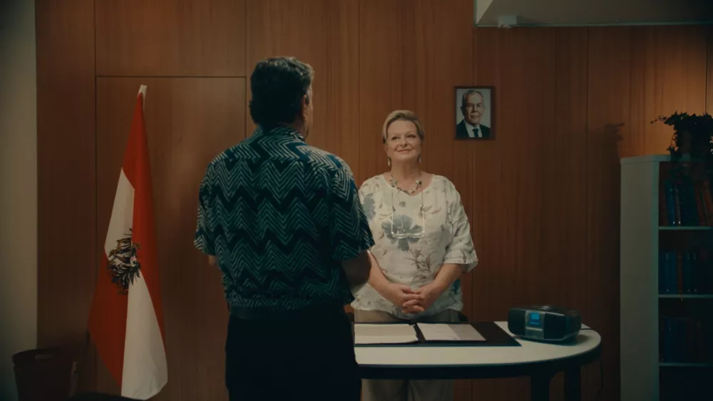 Dokumentarec Še zdaleč ne lipicanci opisuje birokratske absurde pridobivanja avstrijskega državljanstva. Foto: FDF