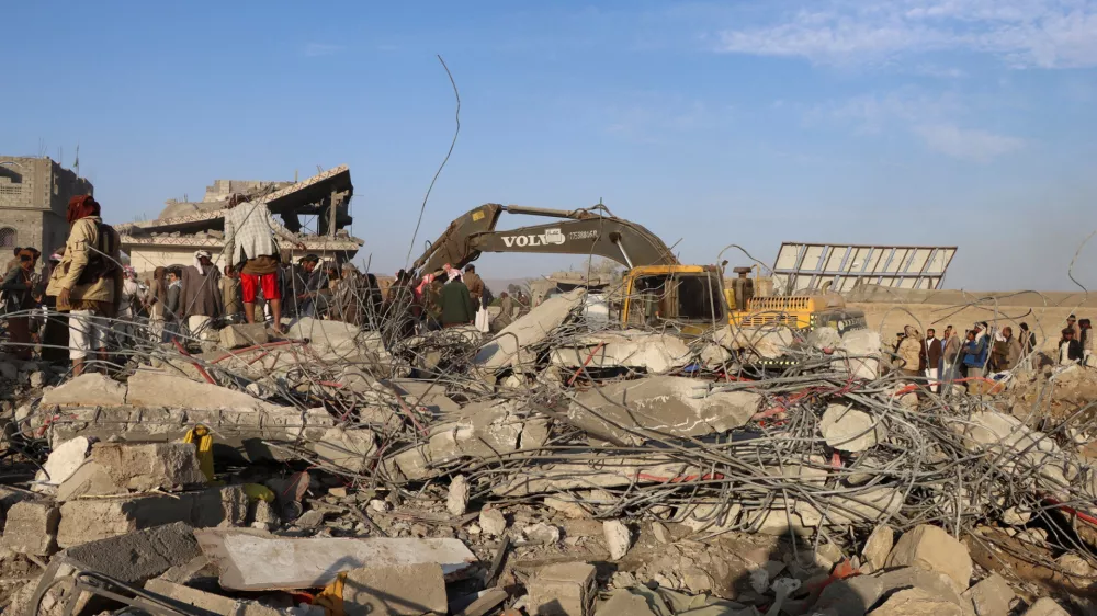 People gather on the rubble of a house hit by a U.S. strike in Saada, Yemen March 16, 2025. REUTERS/Naif Rahma